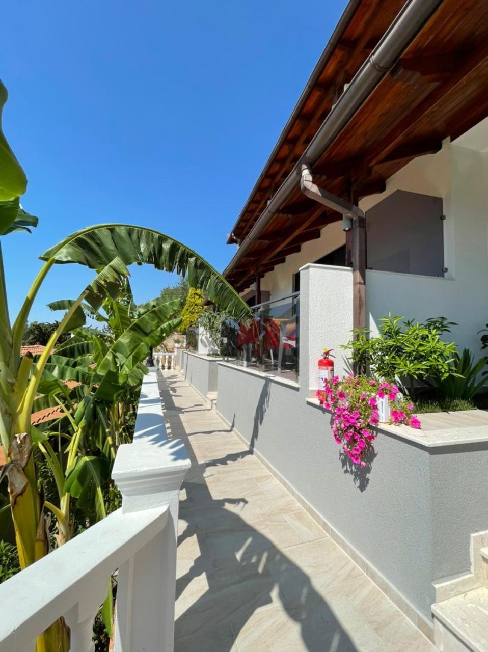 Hotel Ramosaco, Radhime, Vlore Exteriör bild